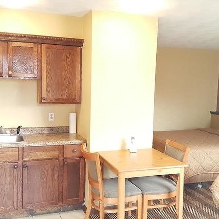 Oakdale Motel Owatonna Екстериор снимка